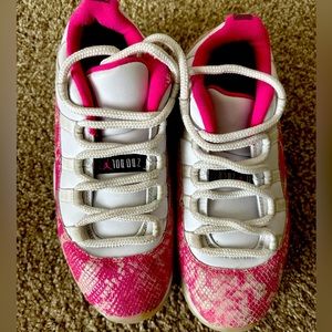 Jordan’s 11 retro low (pink snake skin)